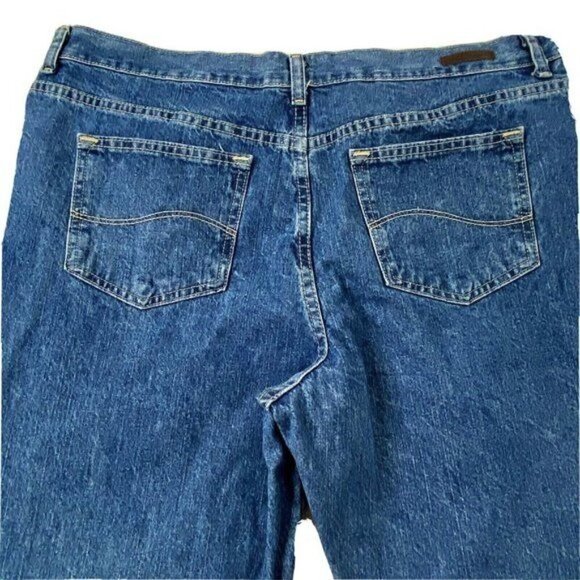 Lee Women’s size 18 Short Relaxed Fit Straight Leg Blue Denim Jeans 40 x 28 - Picture 4 of 10